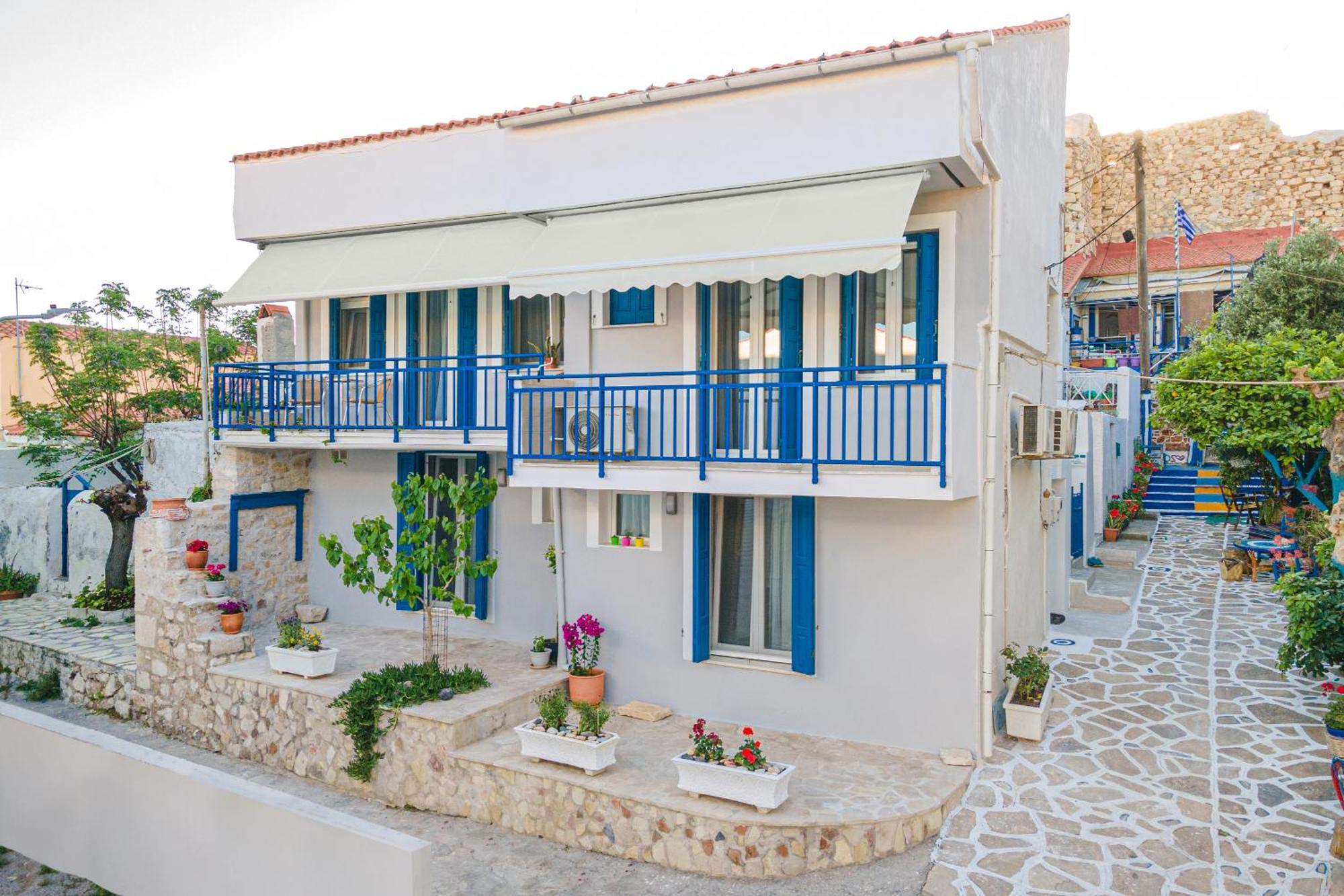 Pythagorio Blue Street Apartment With Balcony Exterior photo